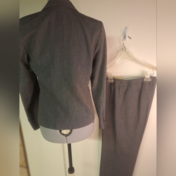 Raffaella Petites Dark Grey Two Piece Suit Size 6 p - Picture 6 of 7